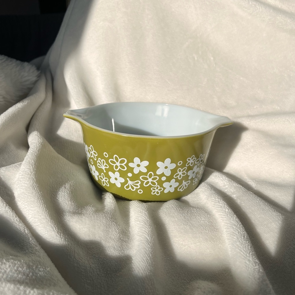 Vintage PYREX Spring Blossom 1 Quart Baking/ Casserole Dish - Picture 2 of 11